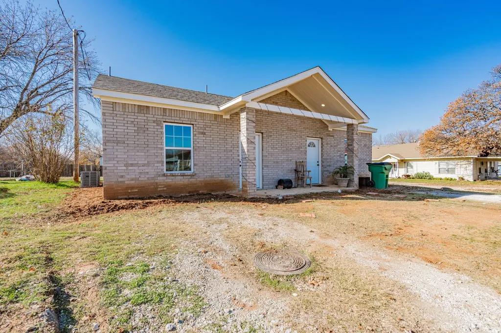 207 Young Street Nocona TX 76255