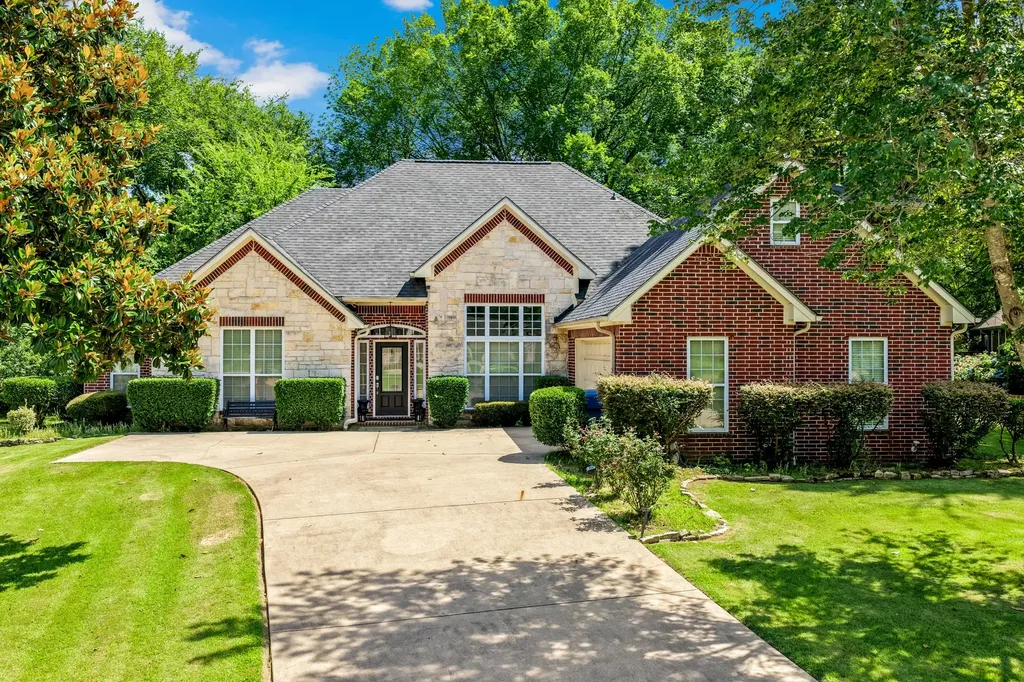 910 Holly Hill Mt Pleasant TX 75455