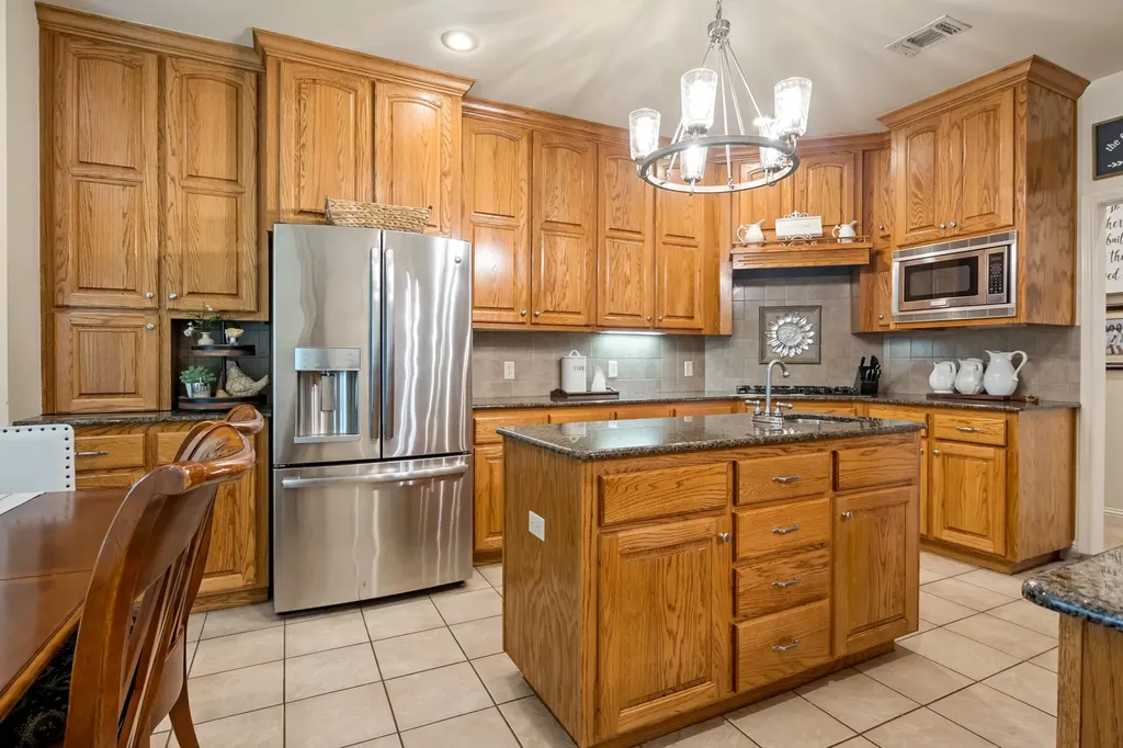 910 Holly Hill Mt Pleasant TX 75455