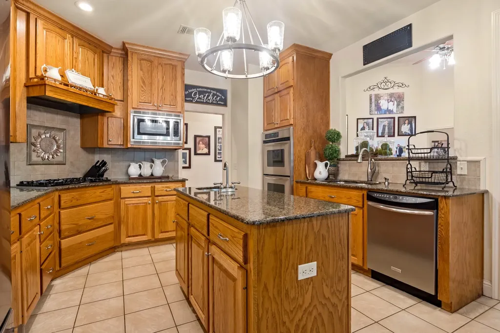 910 Holly Hill Mt Pleasant TX 75455