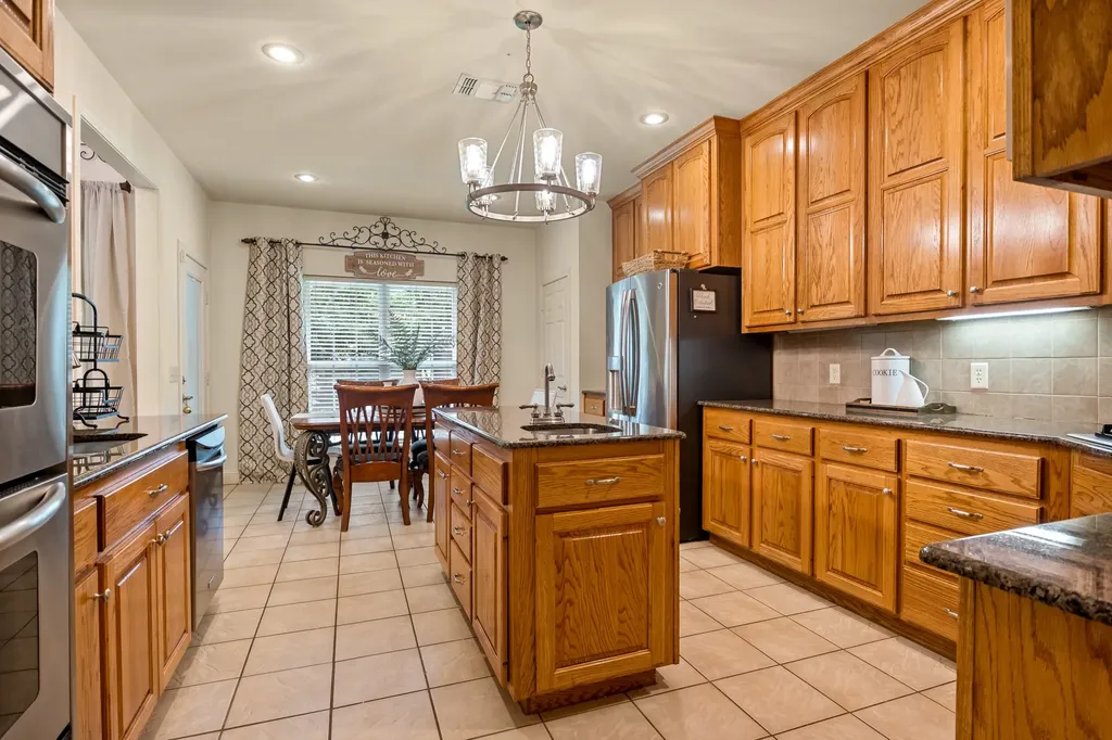 910 Holly Hill Mt Pleasant TX 75455
