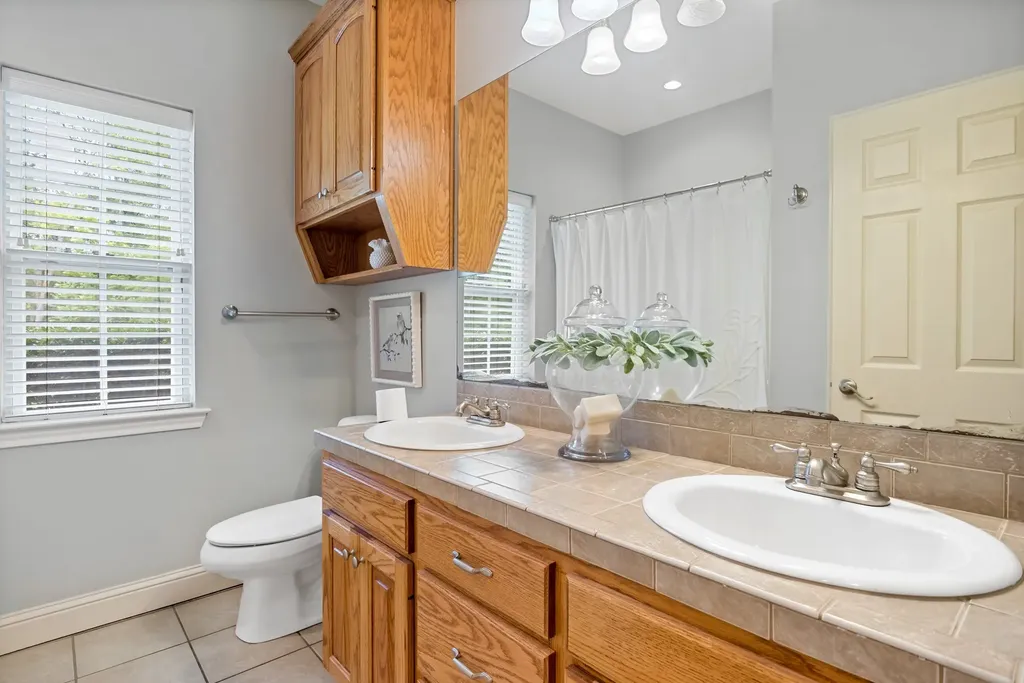 910 Holly Hill Mt Pleasant TX 75455