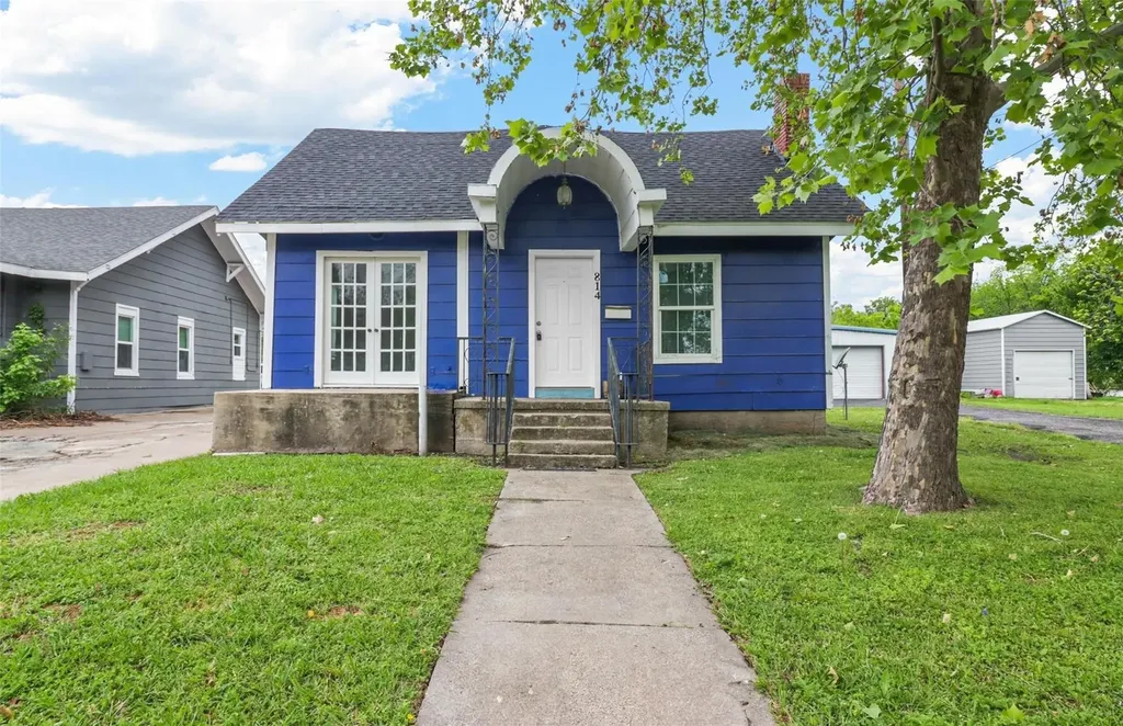 814 N Walnut Street Sherman TX 75090