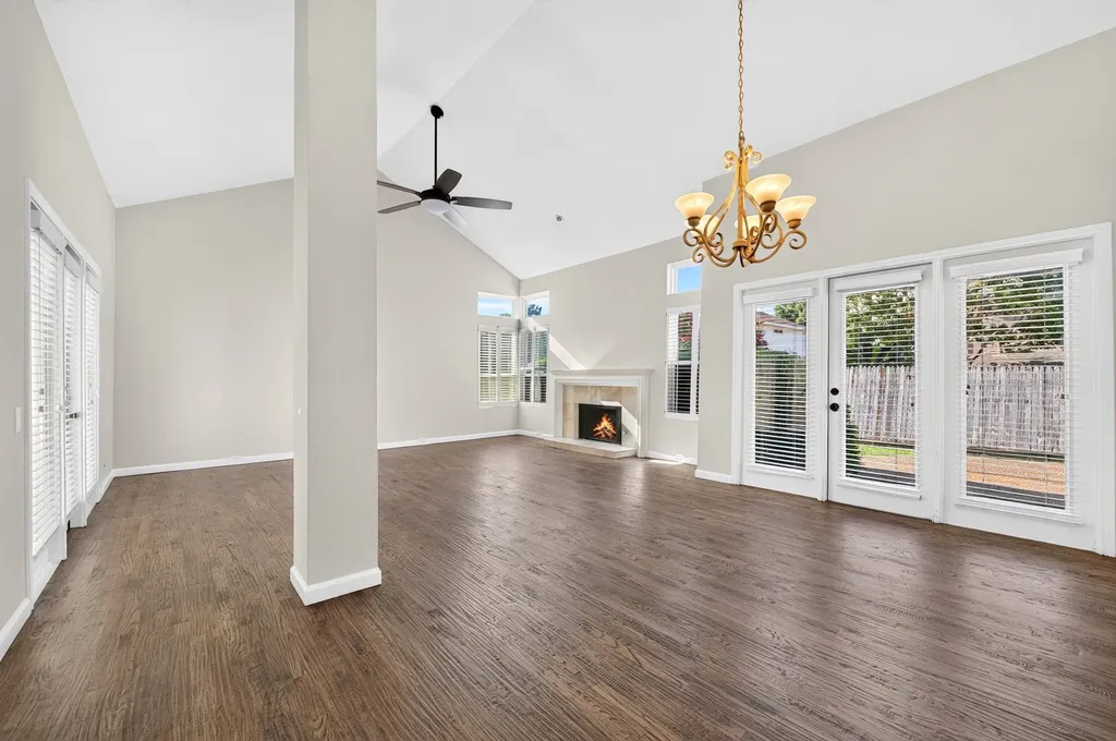 5806 Smoke Glass Trail Dallas TX 75252