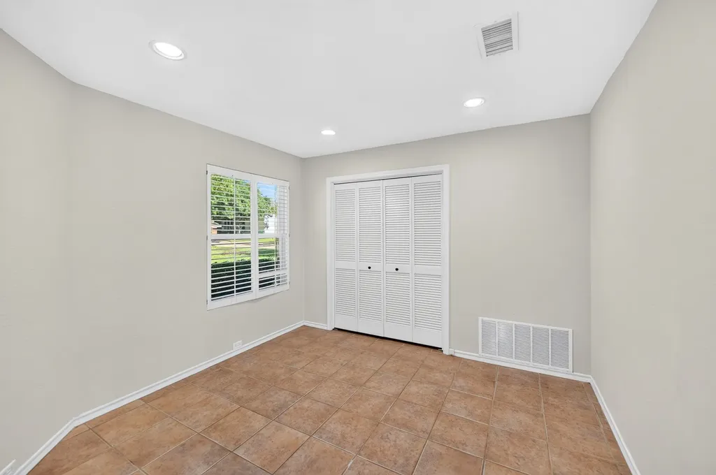 5806 Smoke Glass Trail Dallas TX 75252