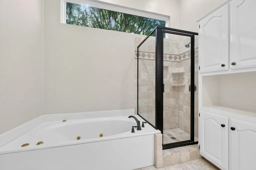 5806 Smoke Glass Trail Dallas TX 75252