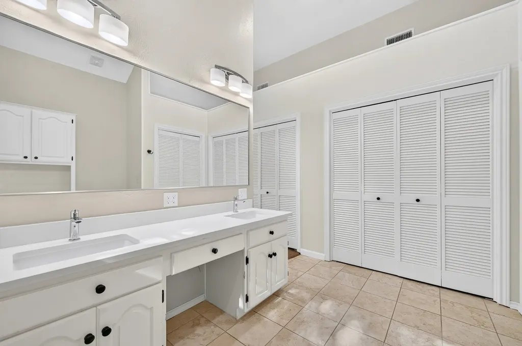 5806 Smoke Glass Trail Dallas TX 75252