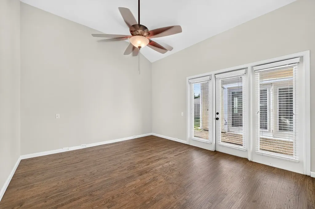 5806 Smoke Glass Trail Dallas TX 75252