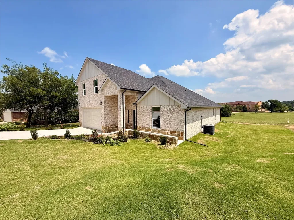 402 Bellaire Circle Mineral Wells TX 76067
