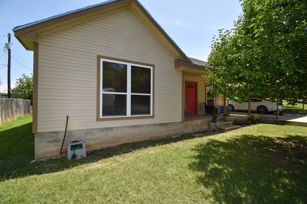 603 W 7th Street Brady TX 76825