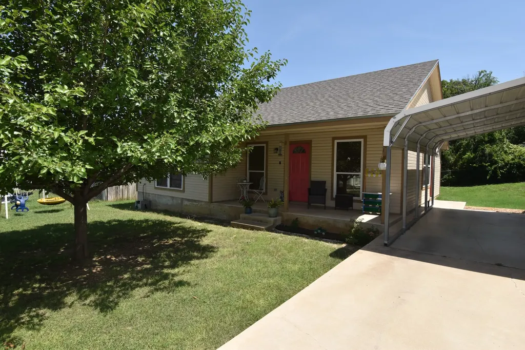 603 W 7th Street Brady TX 76825