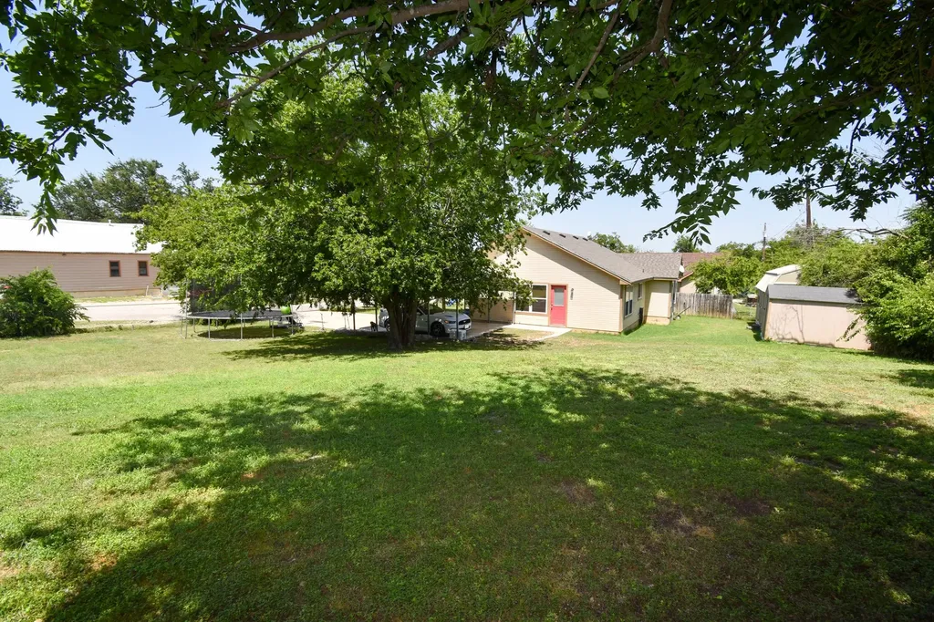 603 W 7th Street Brady TX 76825