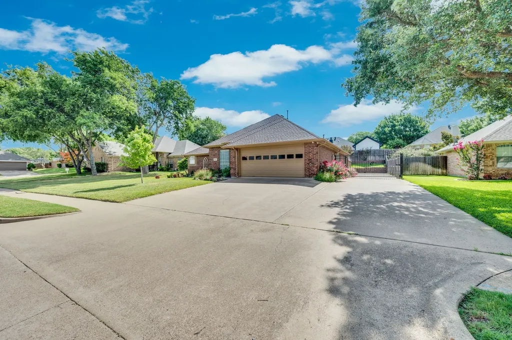 1624 Ross Drive Midlothian TX 76065