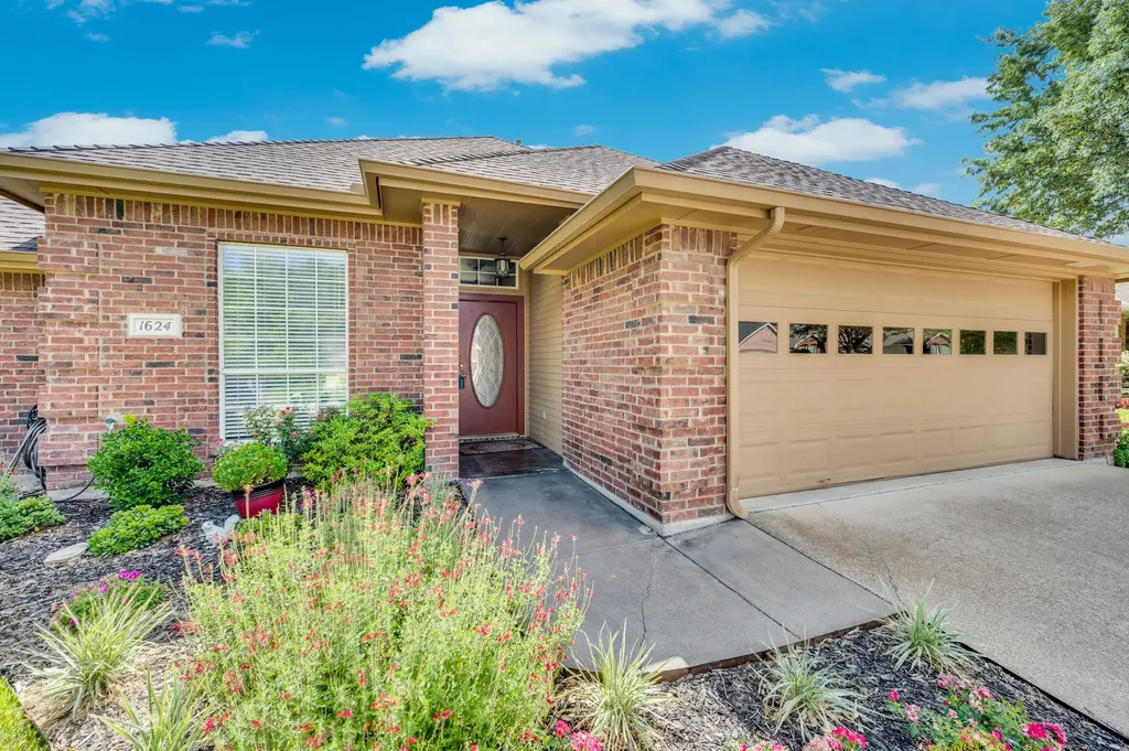 1624 Ross Drive Midlothian TX 76065