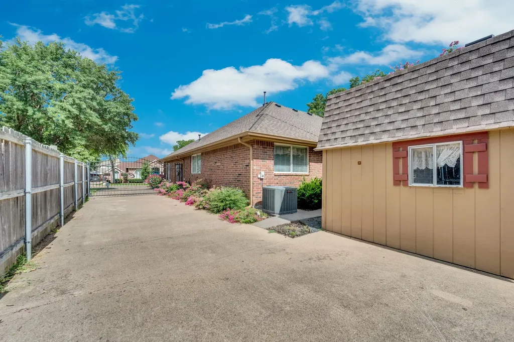 1624 Ross Drive Midlothian TX 76065