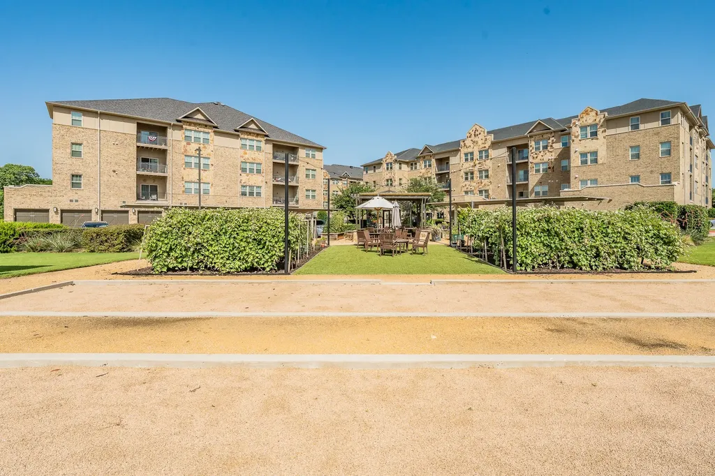 1735 Wittington Place Farmers Branch TX 75234