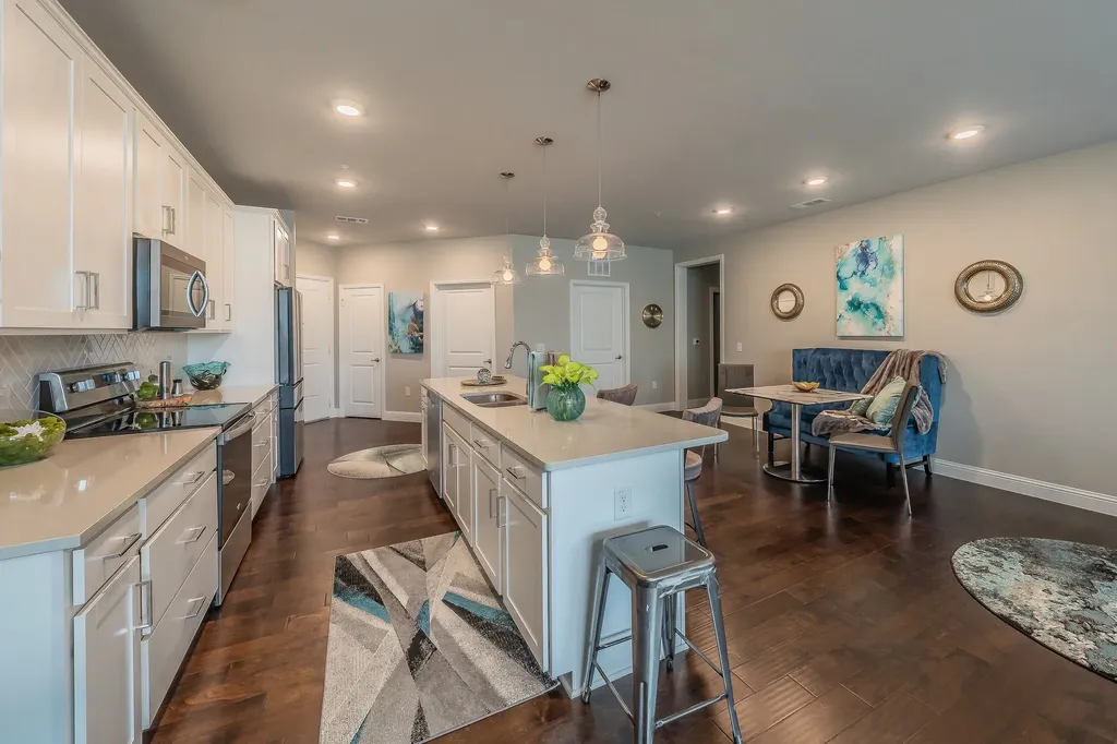 1735 Wittington Place Farmers Branch TX 75234