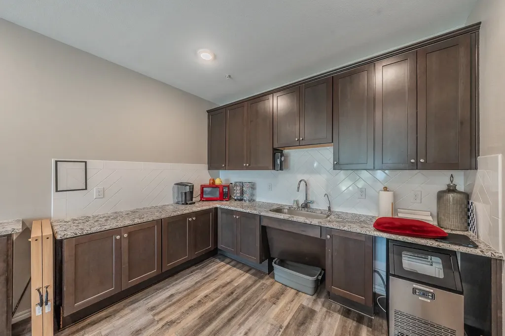1735 Wittington Place Farmers Branch TX 75234