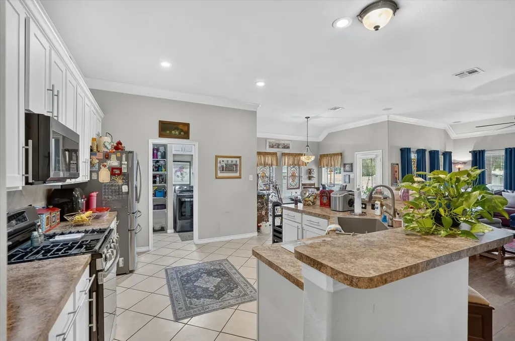1008 Bell Manor Drive Savannah TX 76227