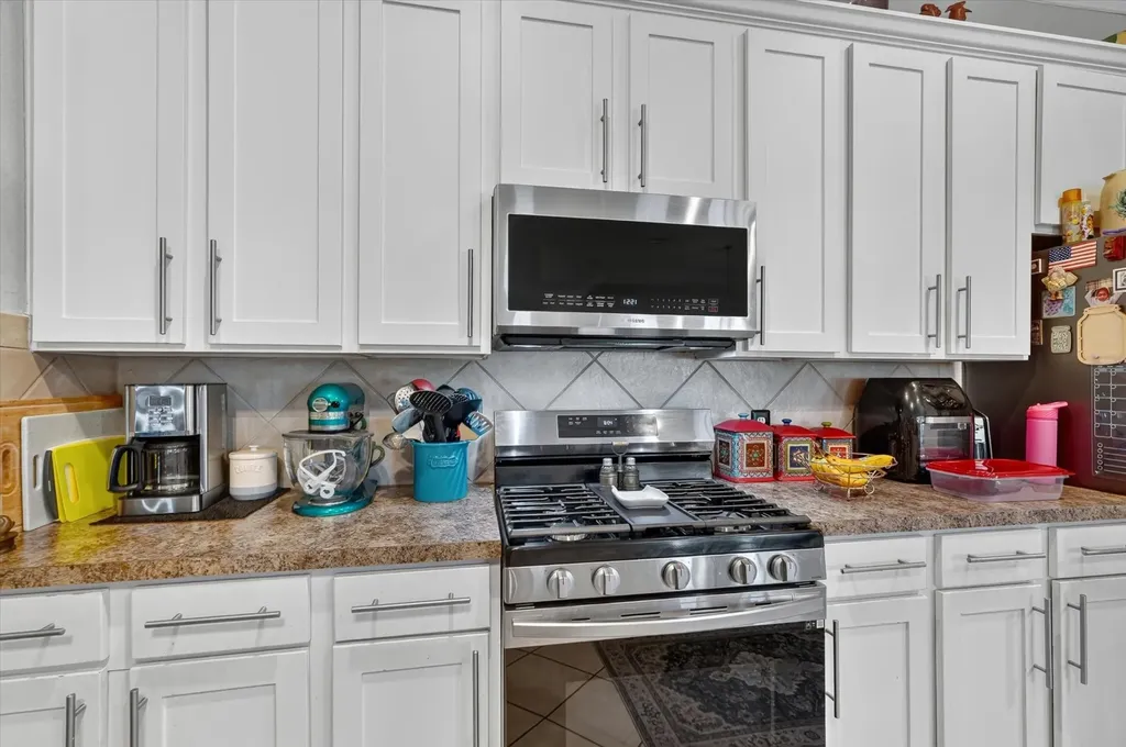 1008 Bell Manor Drive Savannah TX 76227