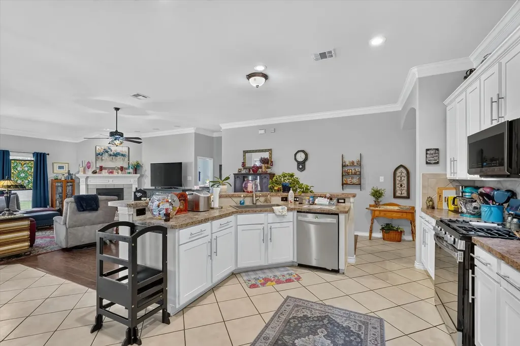 1008 Bell Manor Drive Savannah TX 76227