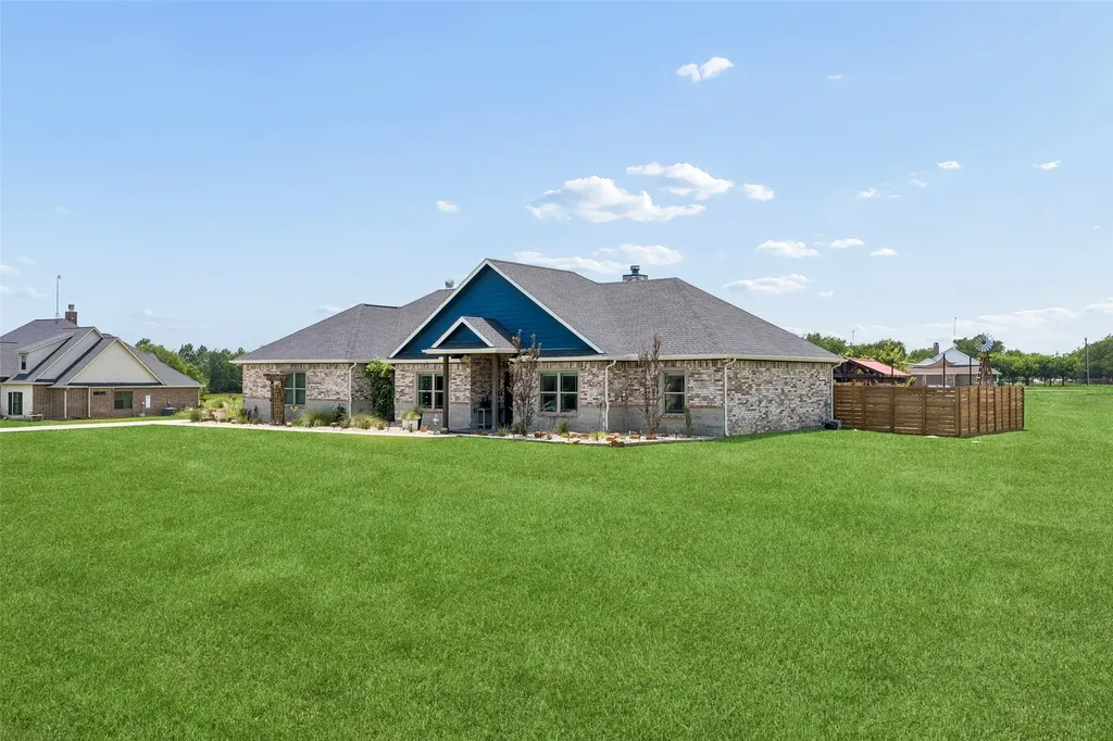 1000 Winding Wood Trail Scurry TX 75158