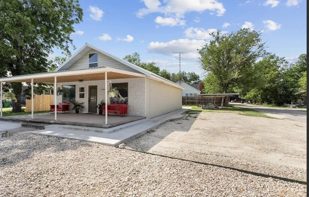 1003 W 5th Street Clifton TX 76634