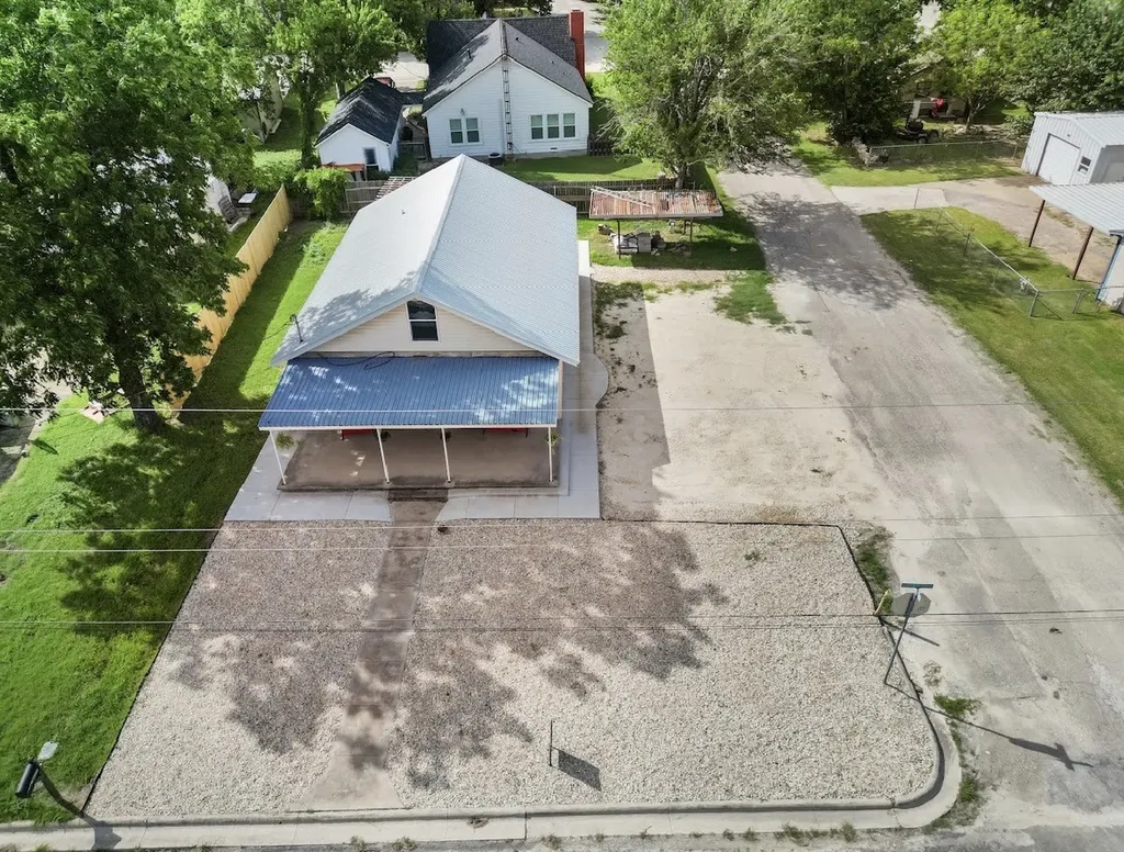 1003 W 5th Street Clifton TX 76634