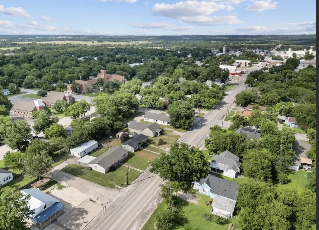 1003 W 5th Street Clifton TX 76634