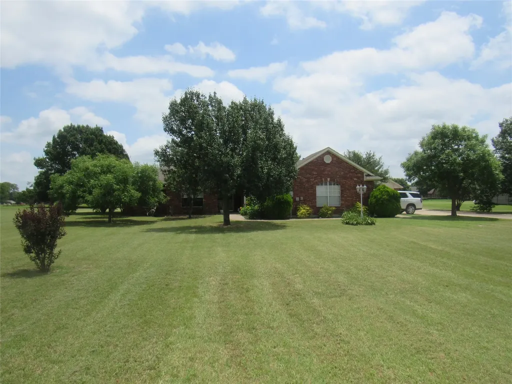 404 County Road 260 Gainesville TX 76240