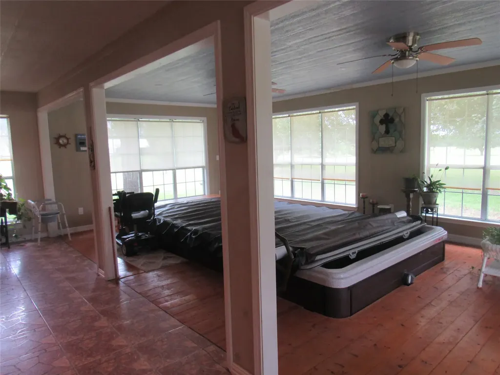 404 County Road 260 Gainesville TX 76240