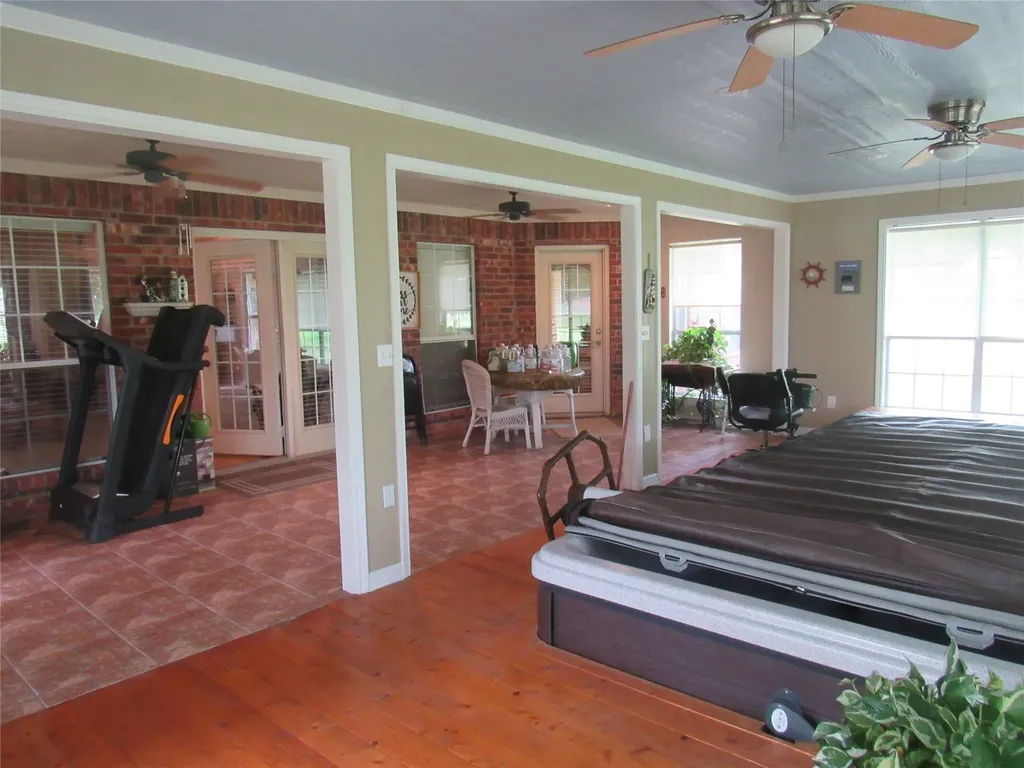 404 County Road 260 Gainesville TX 76240