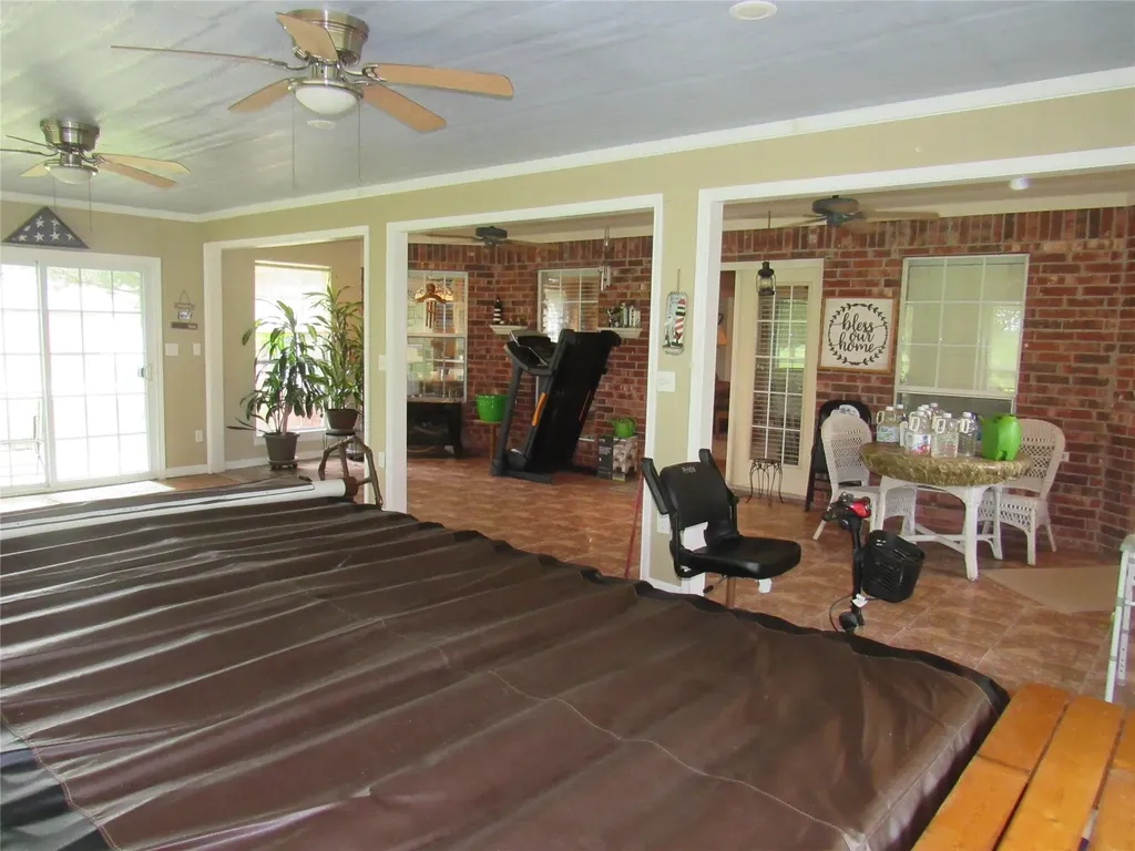 404 County Road 260 Gainesville TX 76240