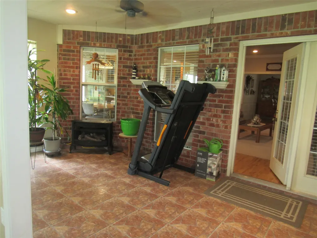 404 County Road 260 Gainesville TX 76240