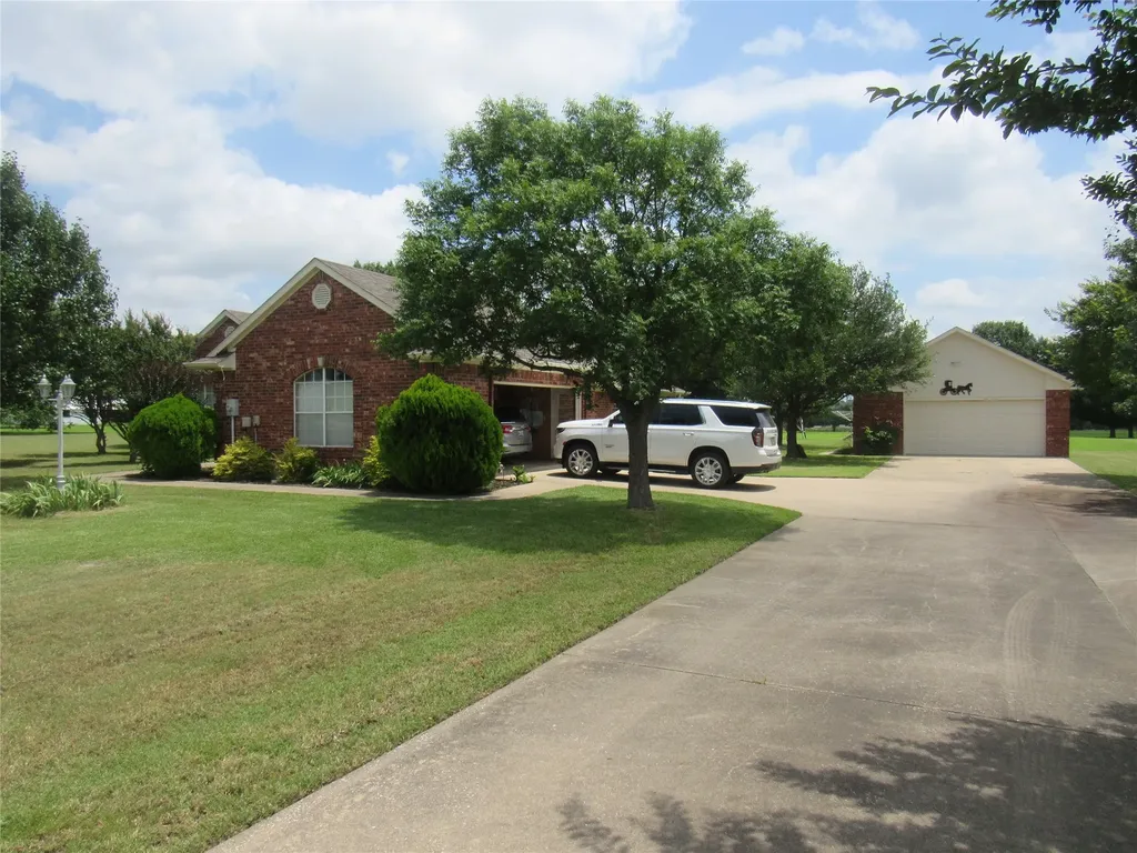 404 County Road 260 Gainesville TX 76240