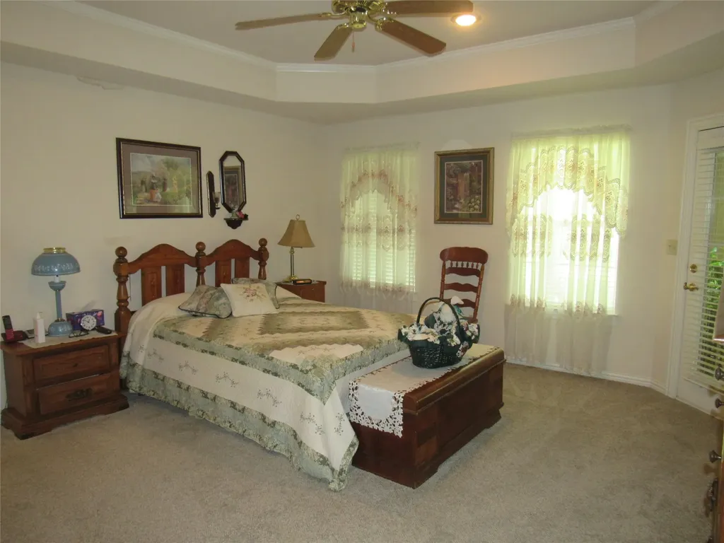 404 County Road 260 Gainesville TX 76240