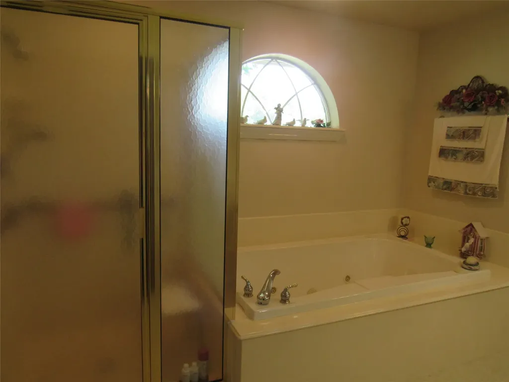 404 County Road 260 Gainesville TX 76240