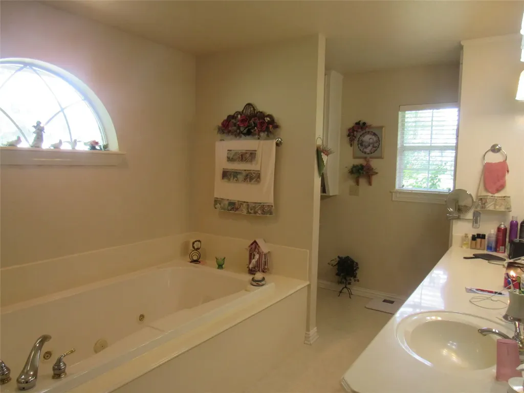404 County Road 260 Gainesville TX 76240