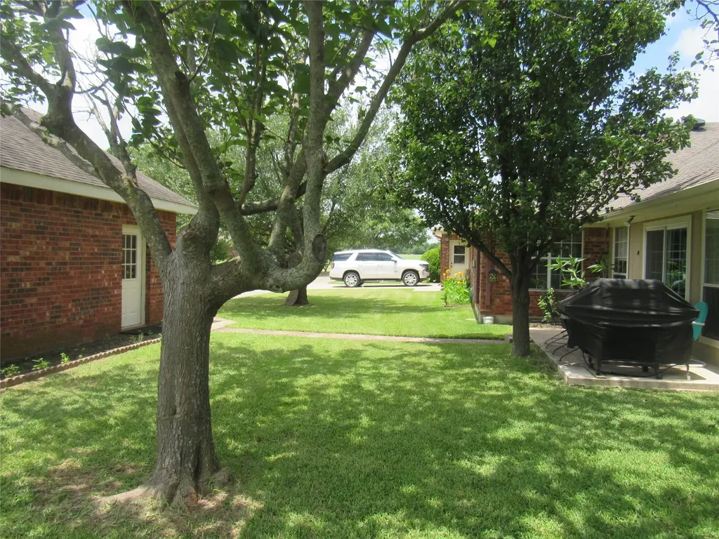 404 County Road 260 Gainesville TX 76240