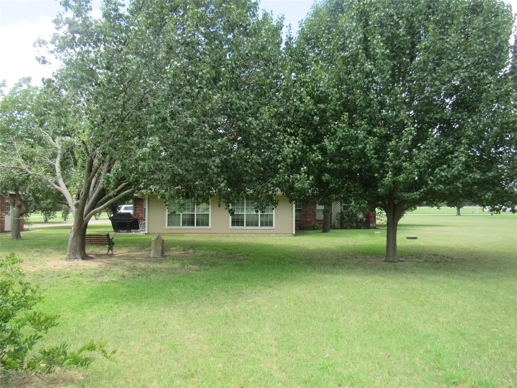 404 County Road 260 Gainesville TX 76240