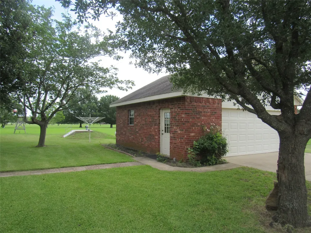 404 County Road 260 Gainesville TX 76240