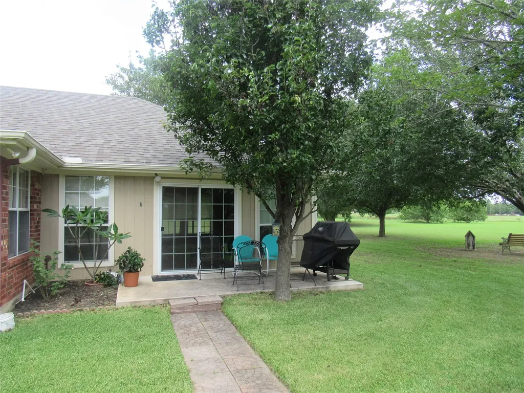 404 County Road 260 Gainesville TX 76240