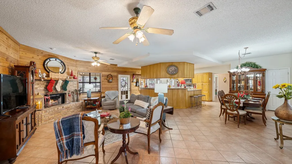 12525 County Road 4083 Scurry TX 75158