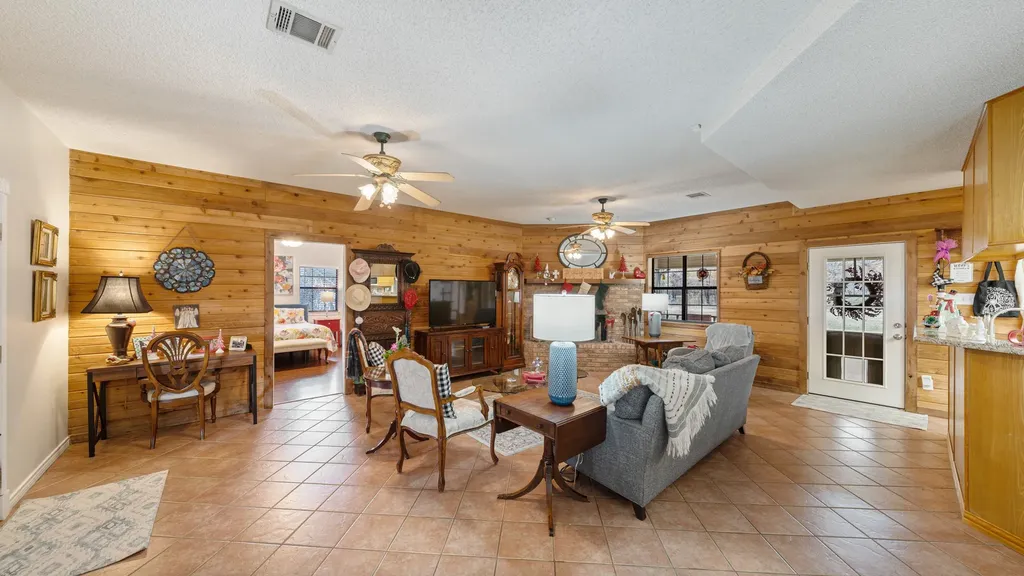 12525 County Road 4083 Scurry TX 75158