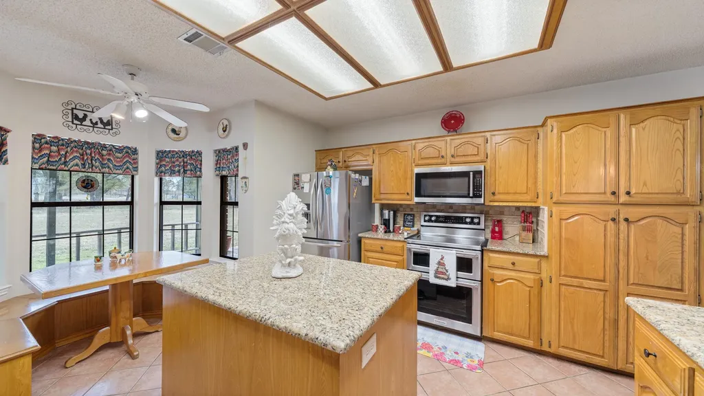 12525 County Road 4083 Scurry TX 75158