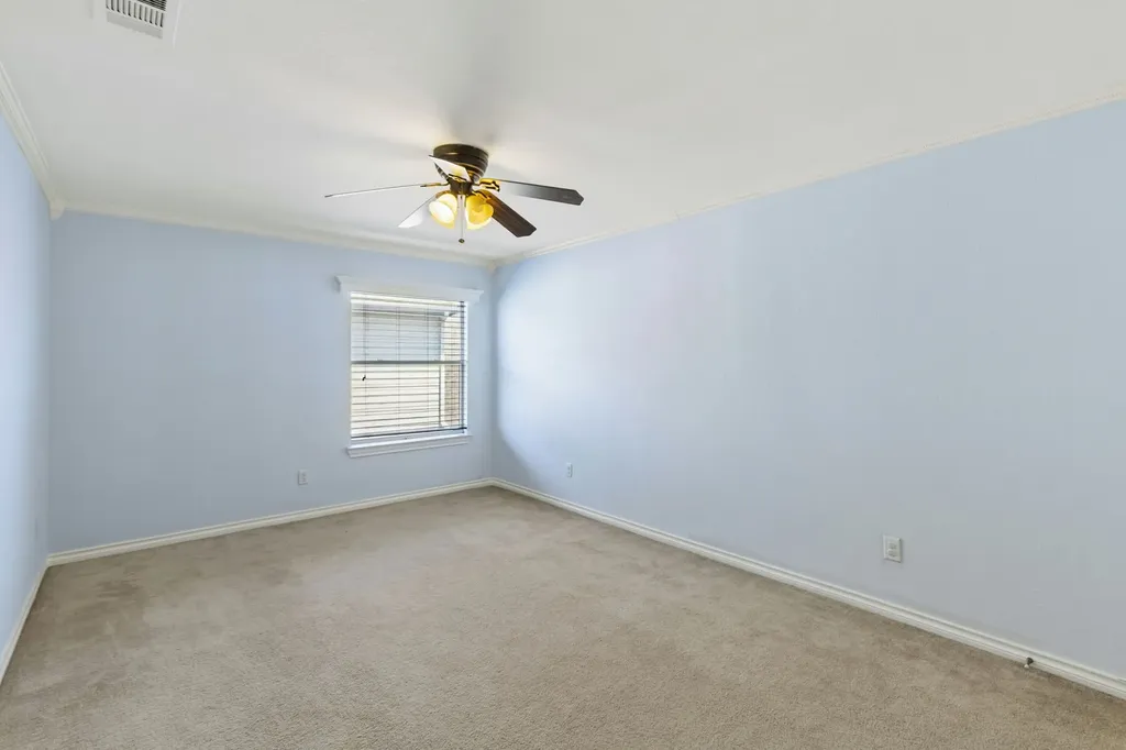 2715 Columbus Grand Prairie TX 75054