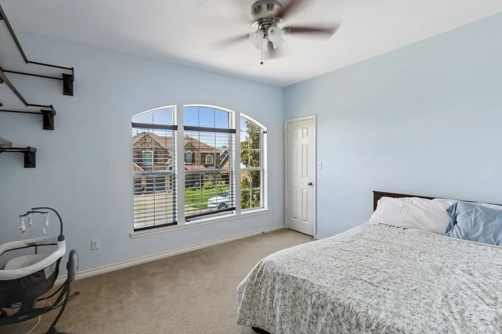 2715 Columbus Grand Prairie TX 75054