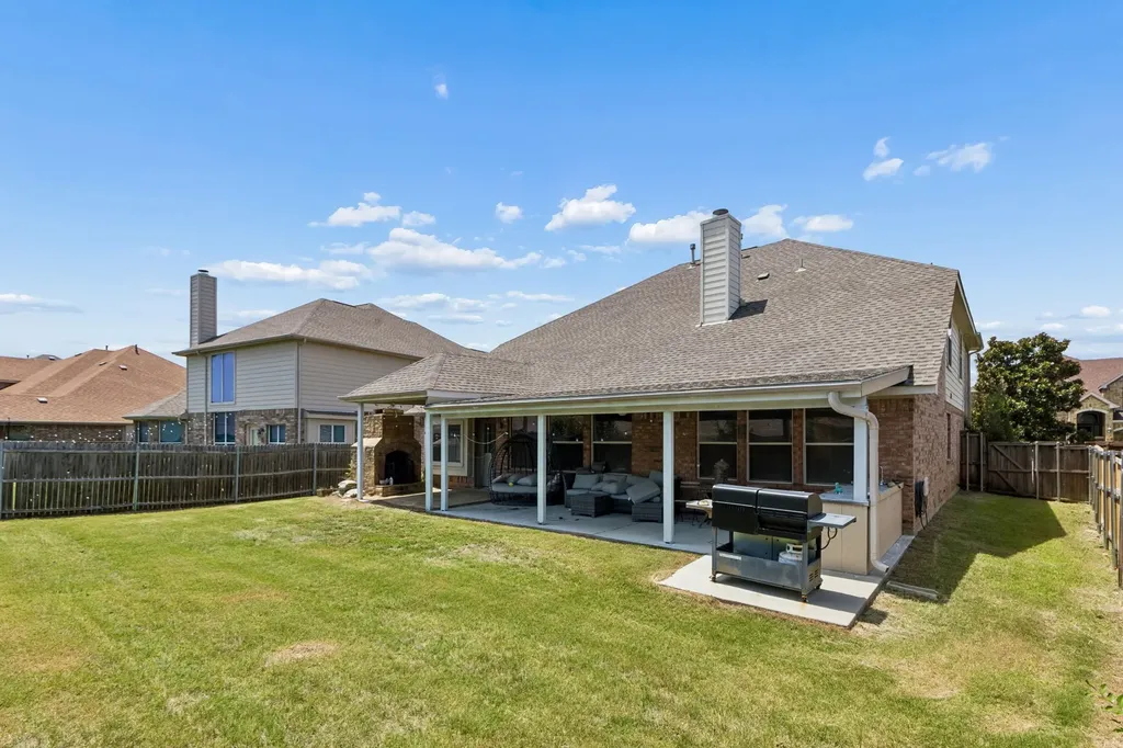 2715 Columbus Grand Prairie TX 75054