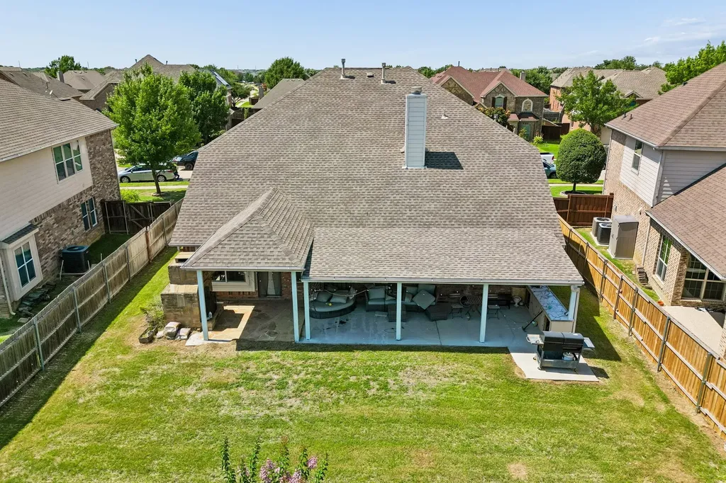 2715 Columbus Grand Prairie TX 75054