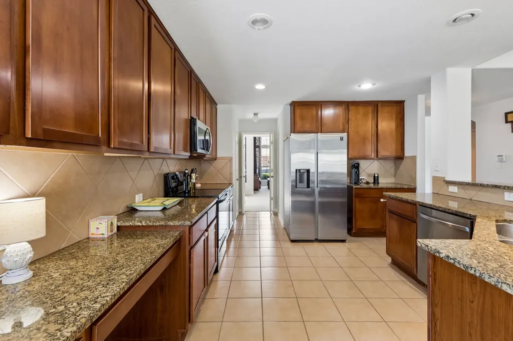 2715 Columbus Grand Prairie TX 75054